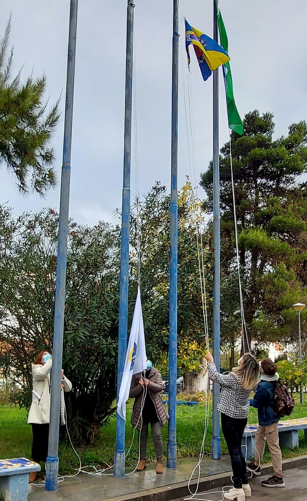 Comemoração do 36.º aniversário da Escola Secundária Manuel Cargaleiro: hastear da bandeira verde